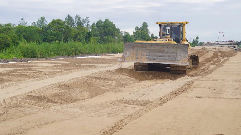Giá cát xây dựng tăng đột biến, nhà thầu lao đao